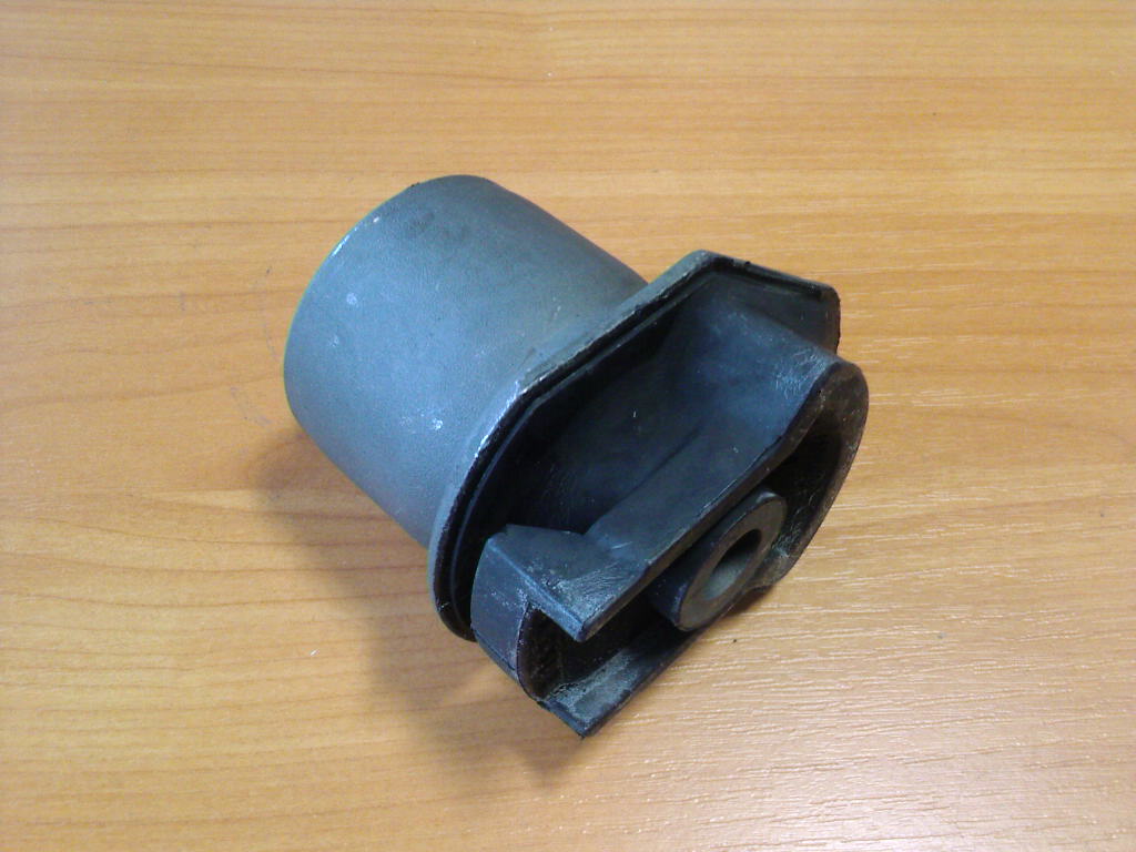 GEELY - Сайлентблок зад балки