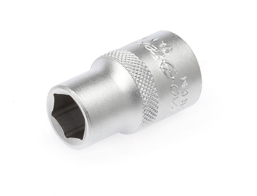 ДЕЛО ТЕХНИКИ - Головка 6-ти гранная х 18 мм 1/2