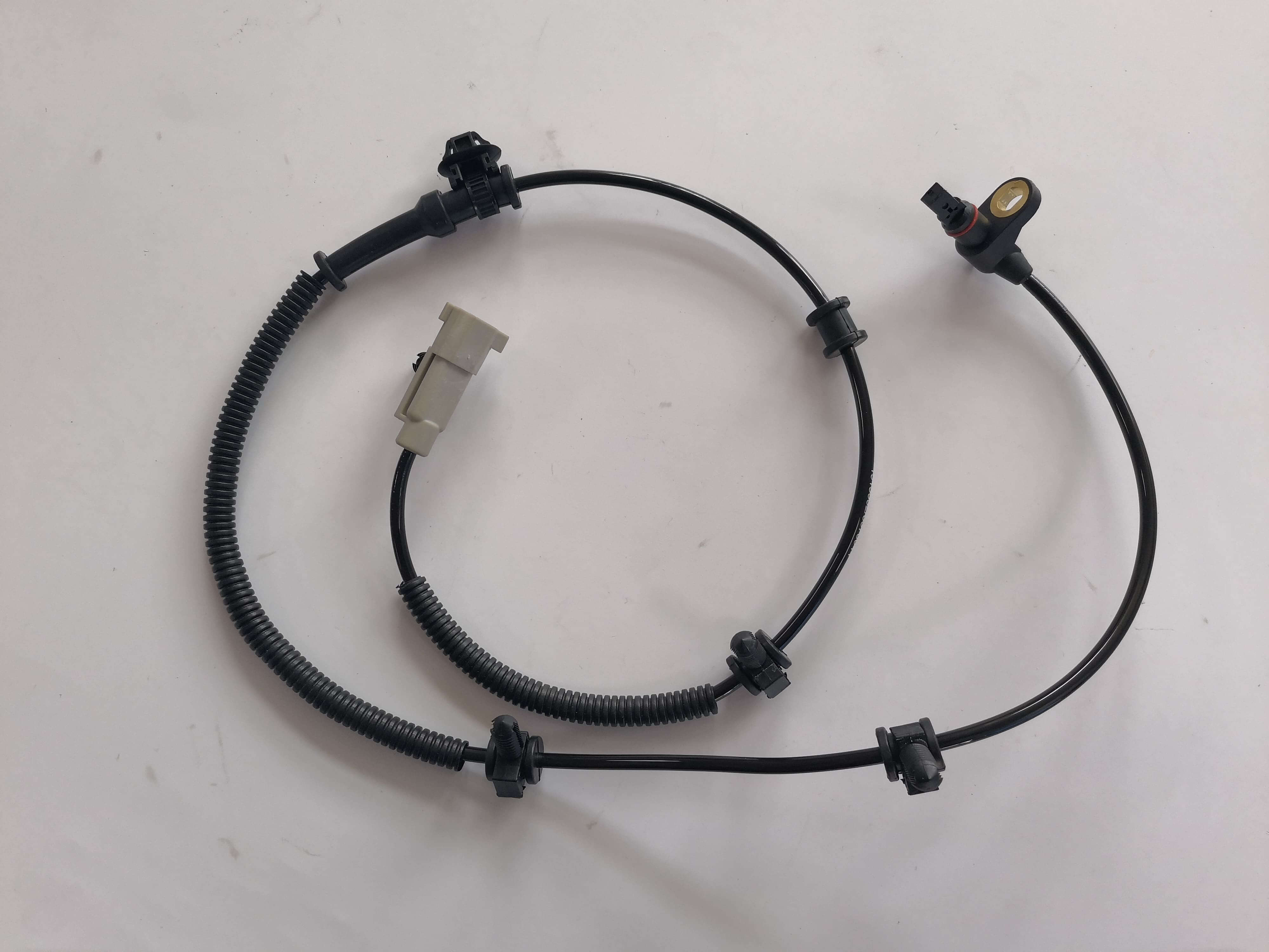 MAGTECHNIC - Датчик ABS передний JEEP GRAND CHEROKEE (WH/WK) (05-10) FRONT L/R