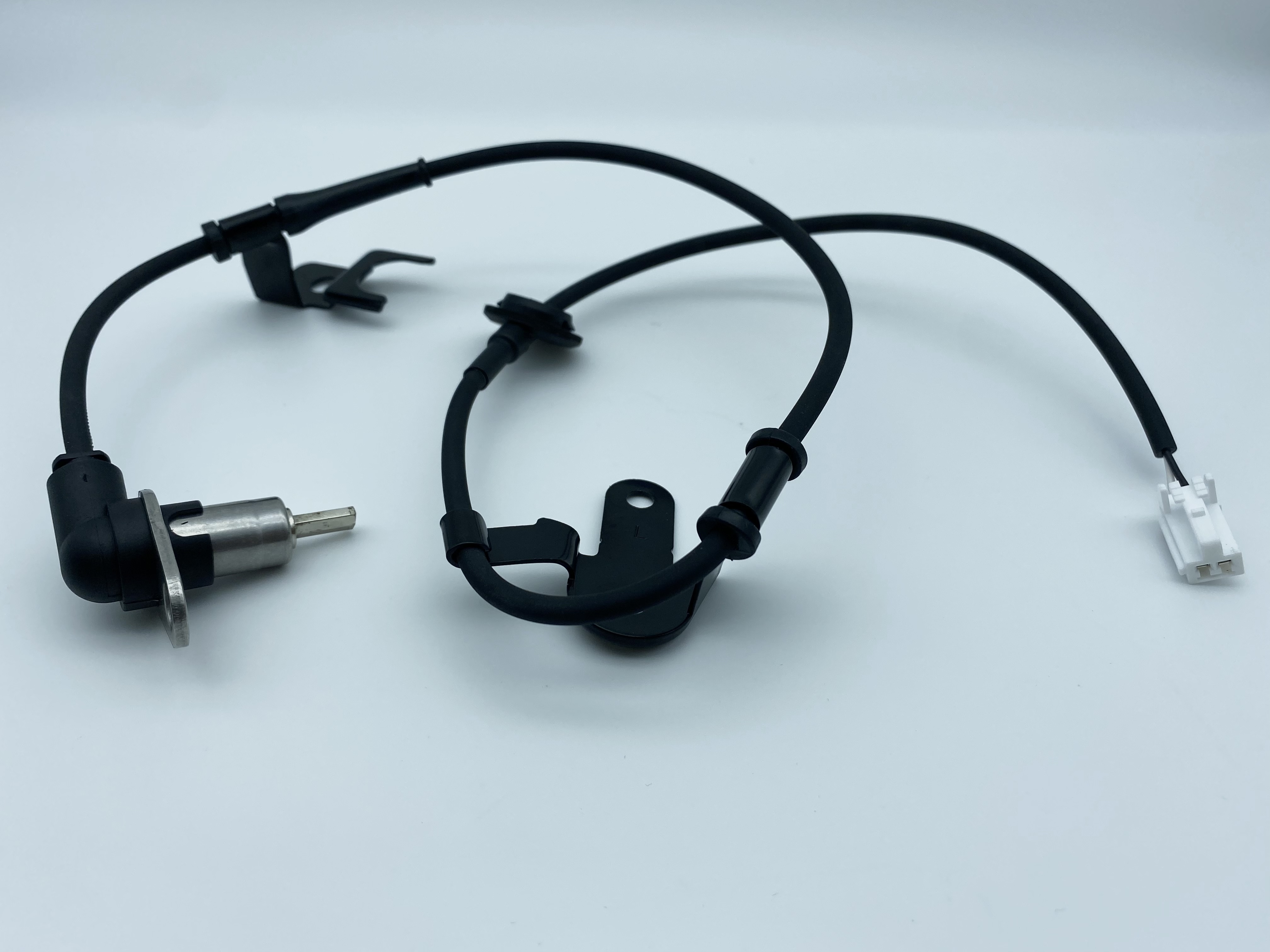 MAGTECHNIC - Датчик ABS задний левый Mazda 323F (BJ) 1.4-2.0 2.0D/TD 98-